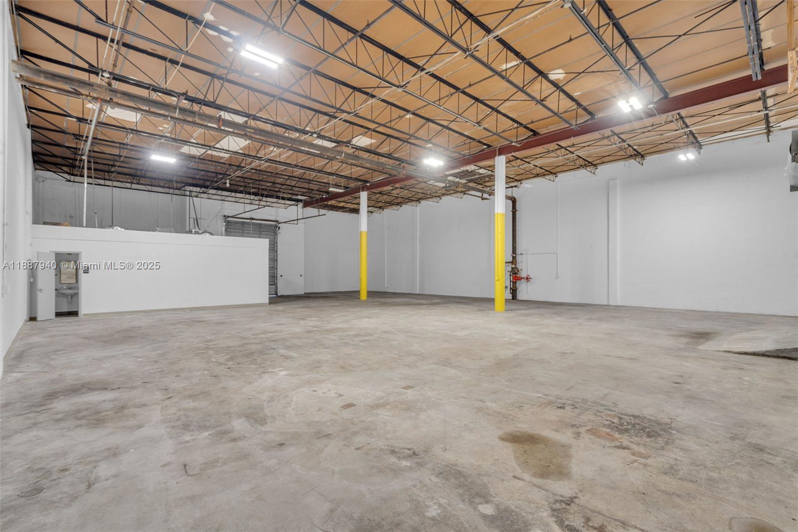 1A  /   sq. ft. $ 2025-10-01 0 foto