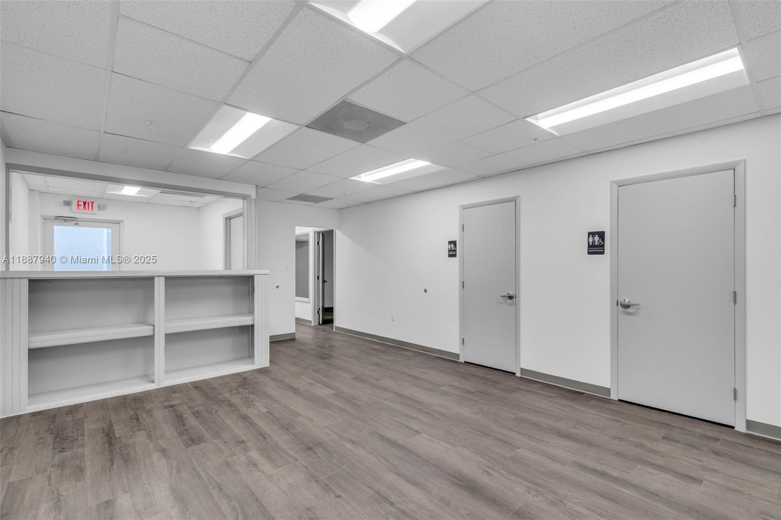 1A  /   sq. ft. $ 2025-10-01 0 foto