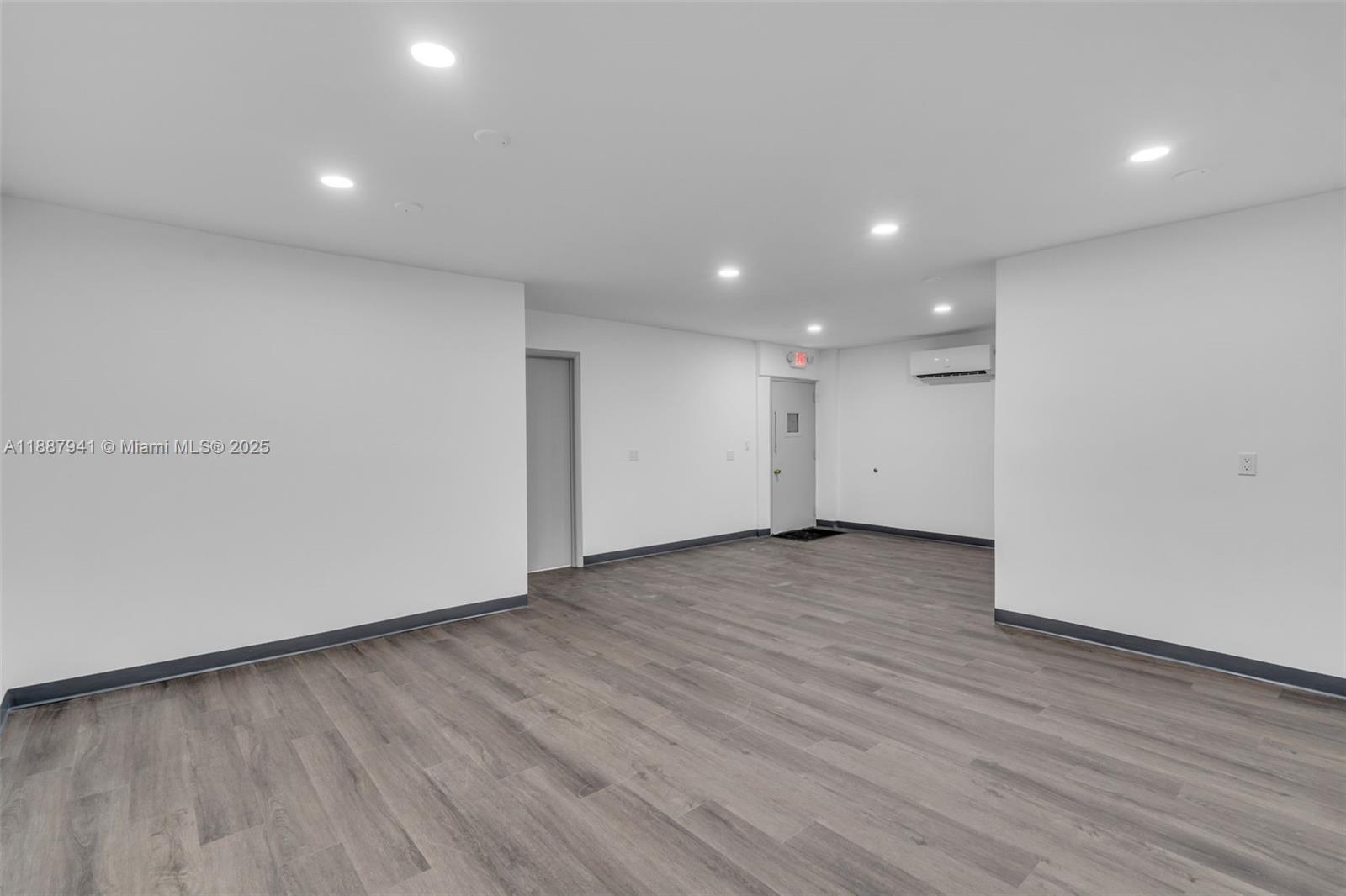 1C  /   sq. ft. $ 2025-10-02 0 foto
