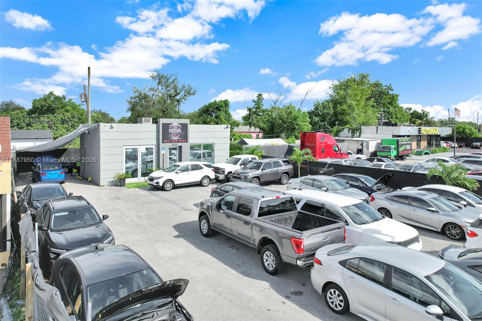   /   кв.футов $ 2025-10-01 0 Фото