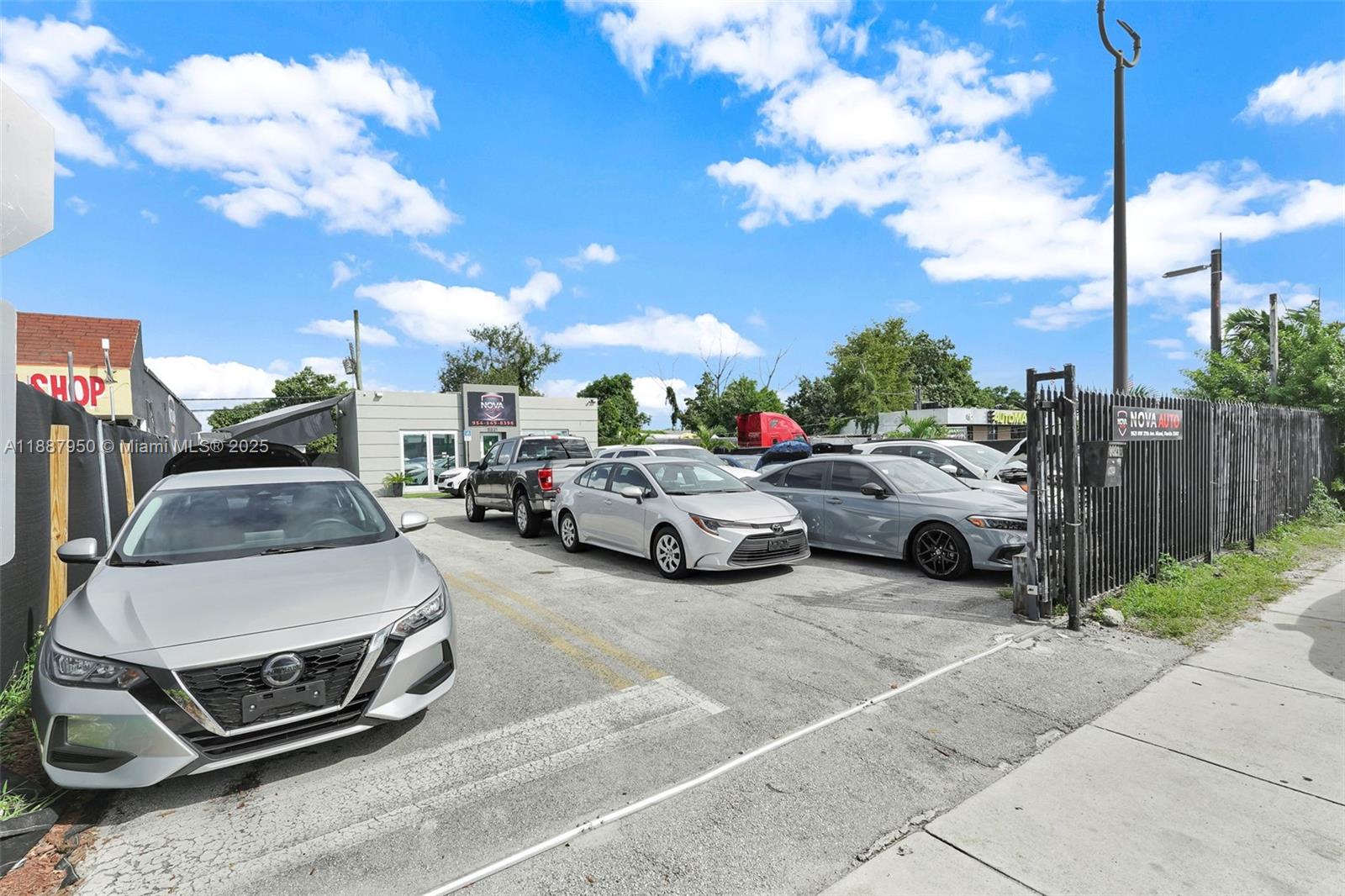   /   кв.футов $ 2025-10-01 0 Фото