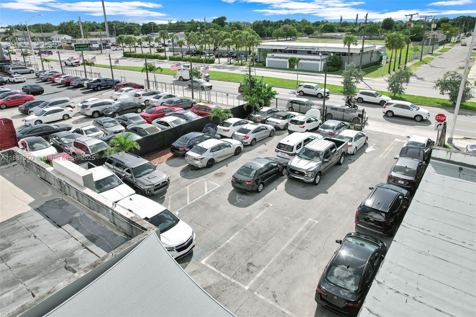   /   кв.футов $ 2025-10-01 0 Фото