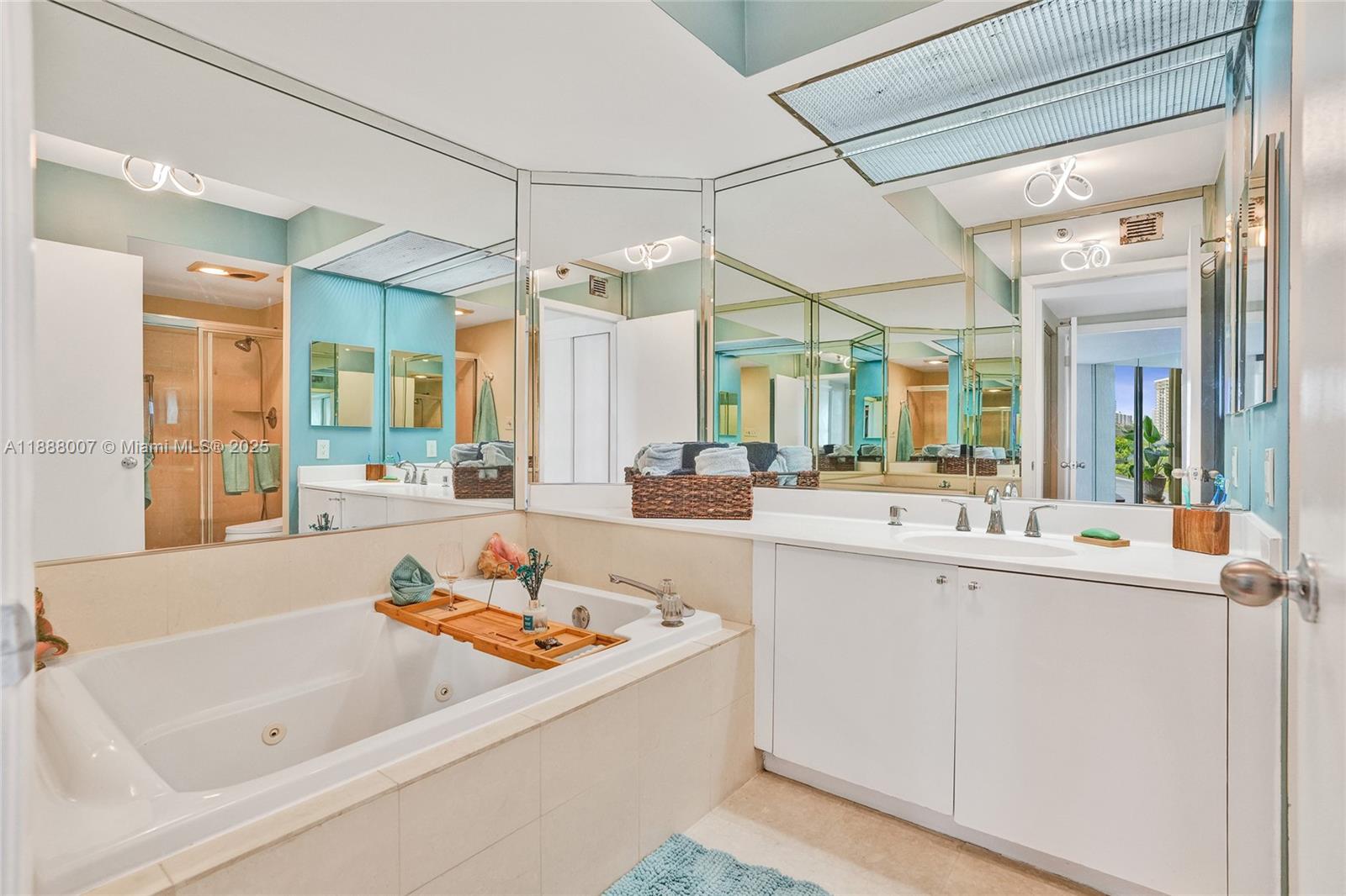 Photo of 20185 Country Club Dr  #1409, Aventura, Florida, 33180 - 