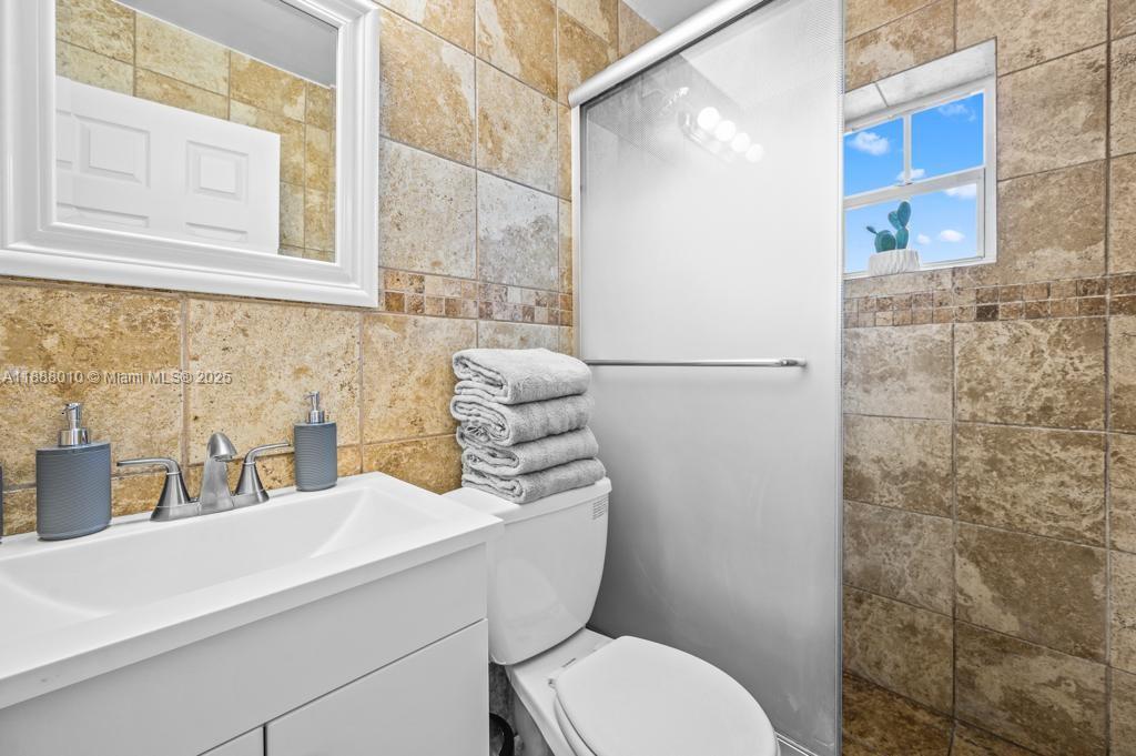   /  1009 sq. ft. $ 2025-10-01 0 Photo