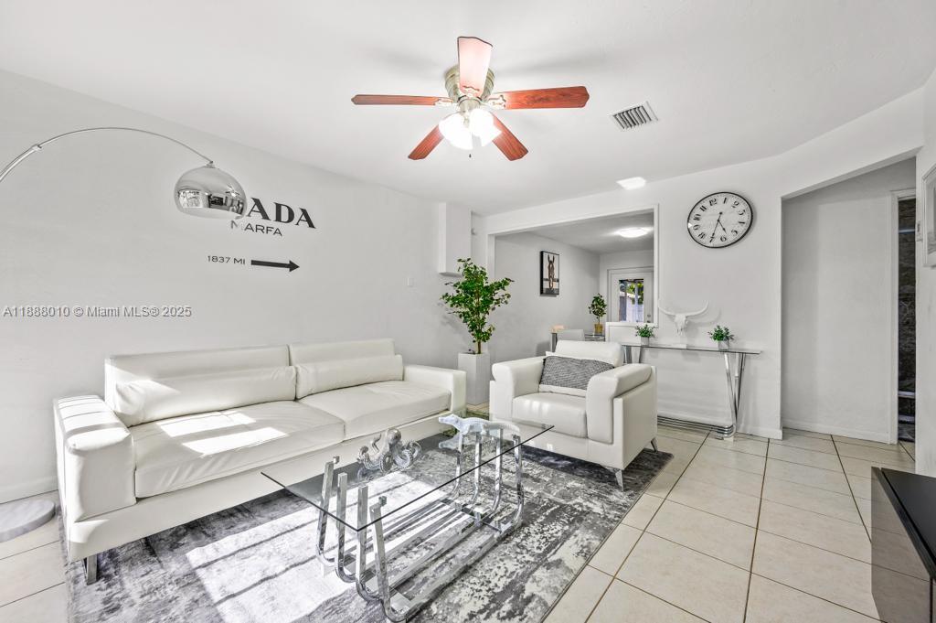   /  1009 sq. ft. $ 2025-10-01 0 Photo