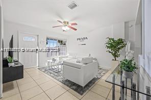   /  1009 sq. ft. $ 2025-10-01 0 Photo