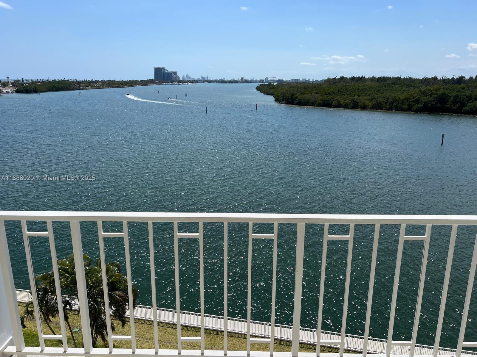 1230 2 / 2 1120 sq. ft. $ 2025-10-01 0 Photo