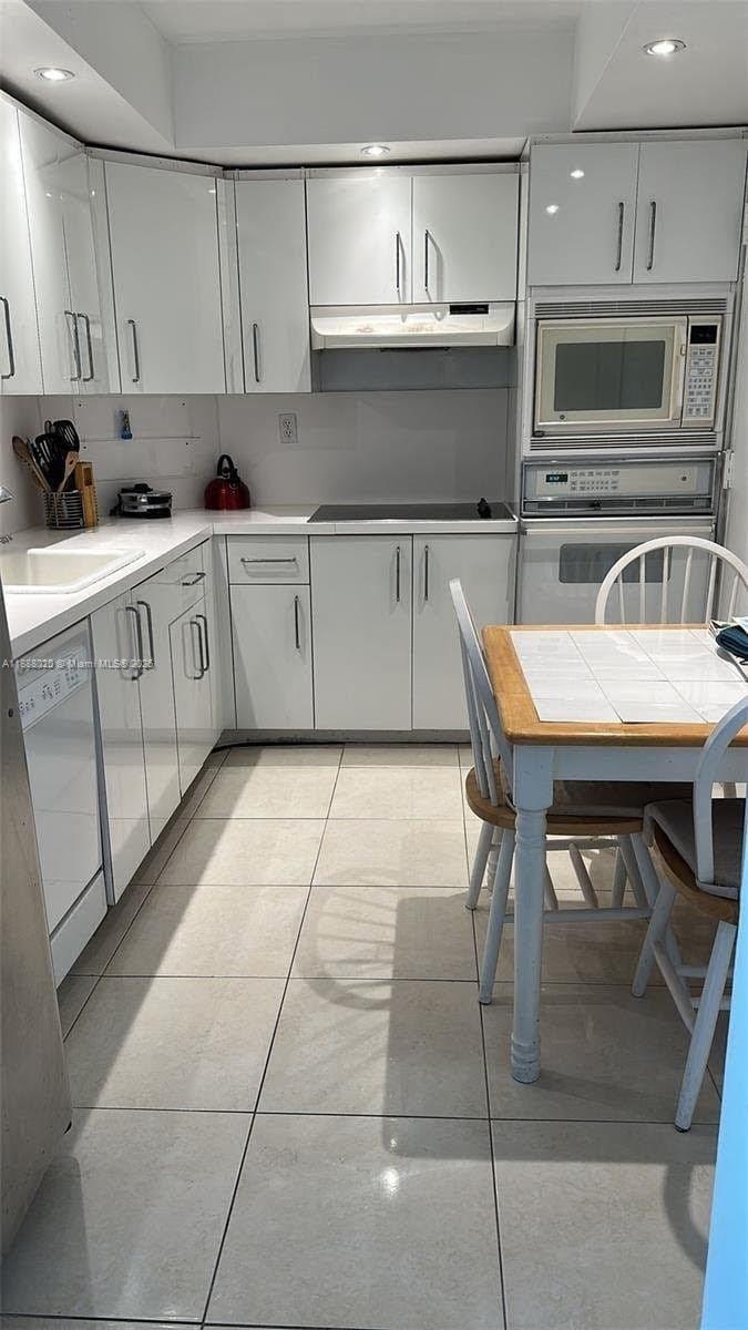 1230 2 / 2 1120 sq. ft. $ 2025-10-01 0 Photo