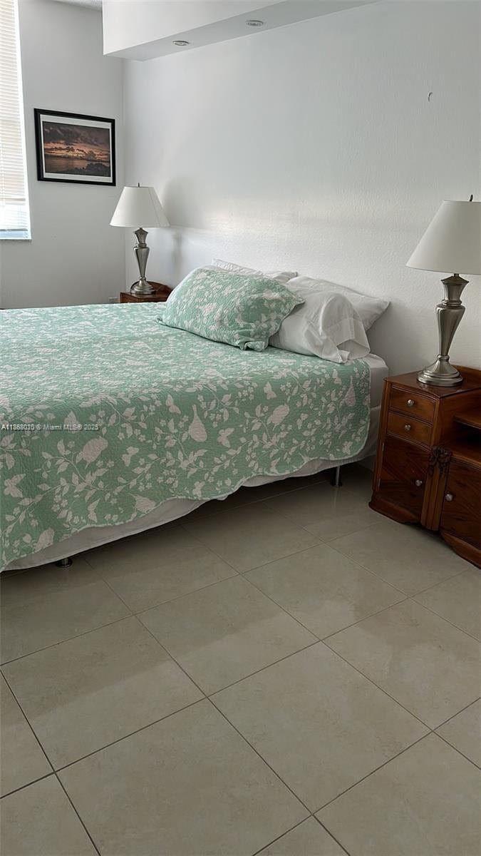 1230 2 / 2 1120 sq. ft. $ 2025-10-01 0 Photo