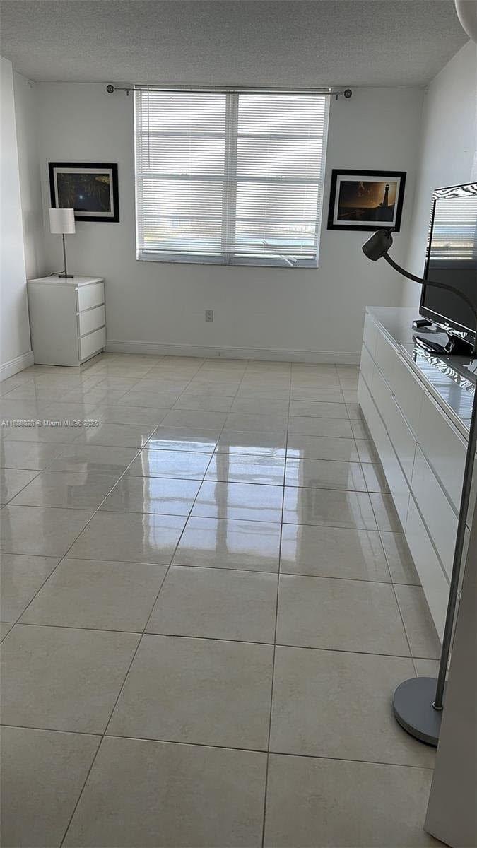 1230 2 / 2 1120 sq. ft. $ 2025-10-01 0 Photo