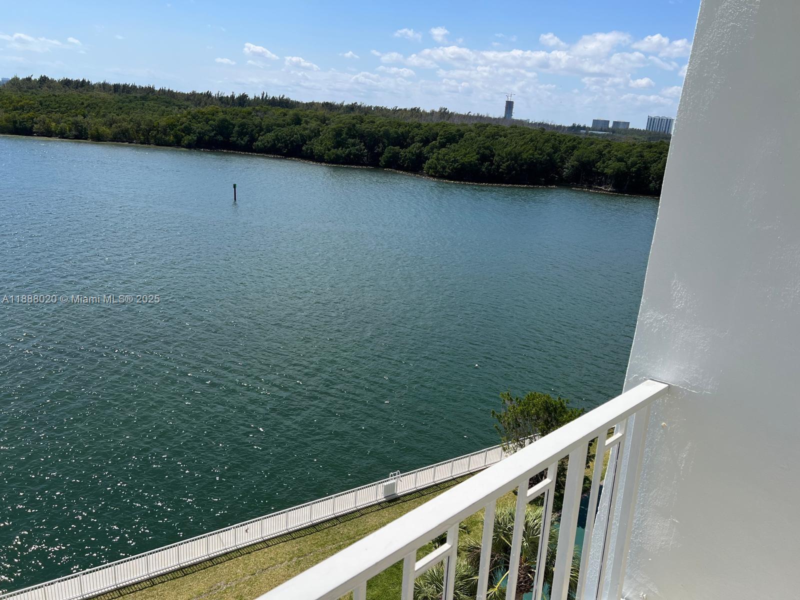 1230 2 / 2 1120 sq. ft. $ 2025-10-01 0 Photo