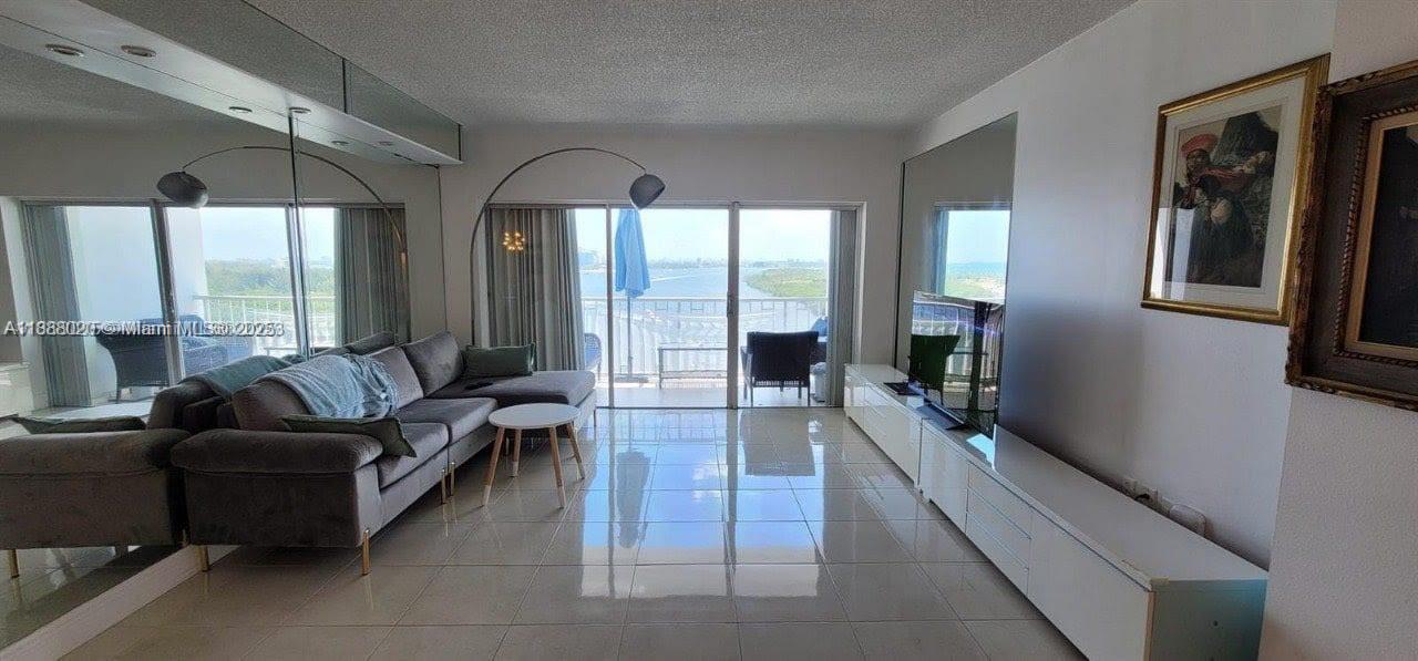 1230 2 / 2 1120 sq. ft. $ 2025-10-01 0 Photo