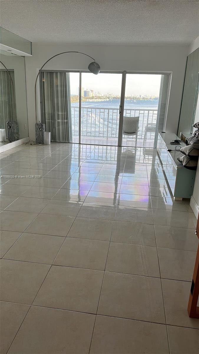 1230 2 / 2 1120 sq. ft. $ 2025-10-01 0 Photo
