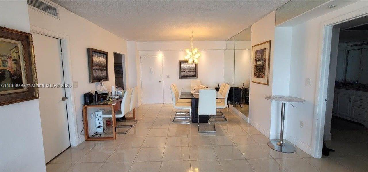 1230 2 / 2 1120 sq. ft. $ 2025-10-01 0 Photo