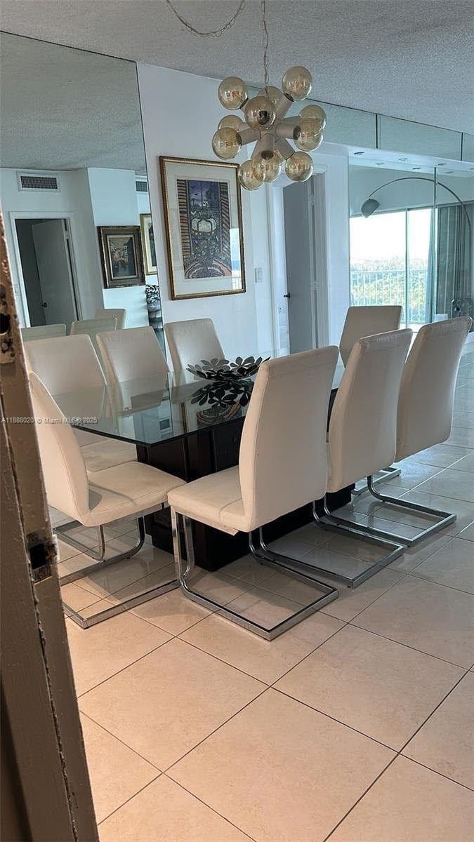 1230 2 / 2 1120 sq. ft. $ 2025-10-01 0 Photo
