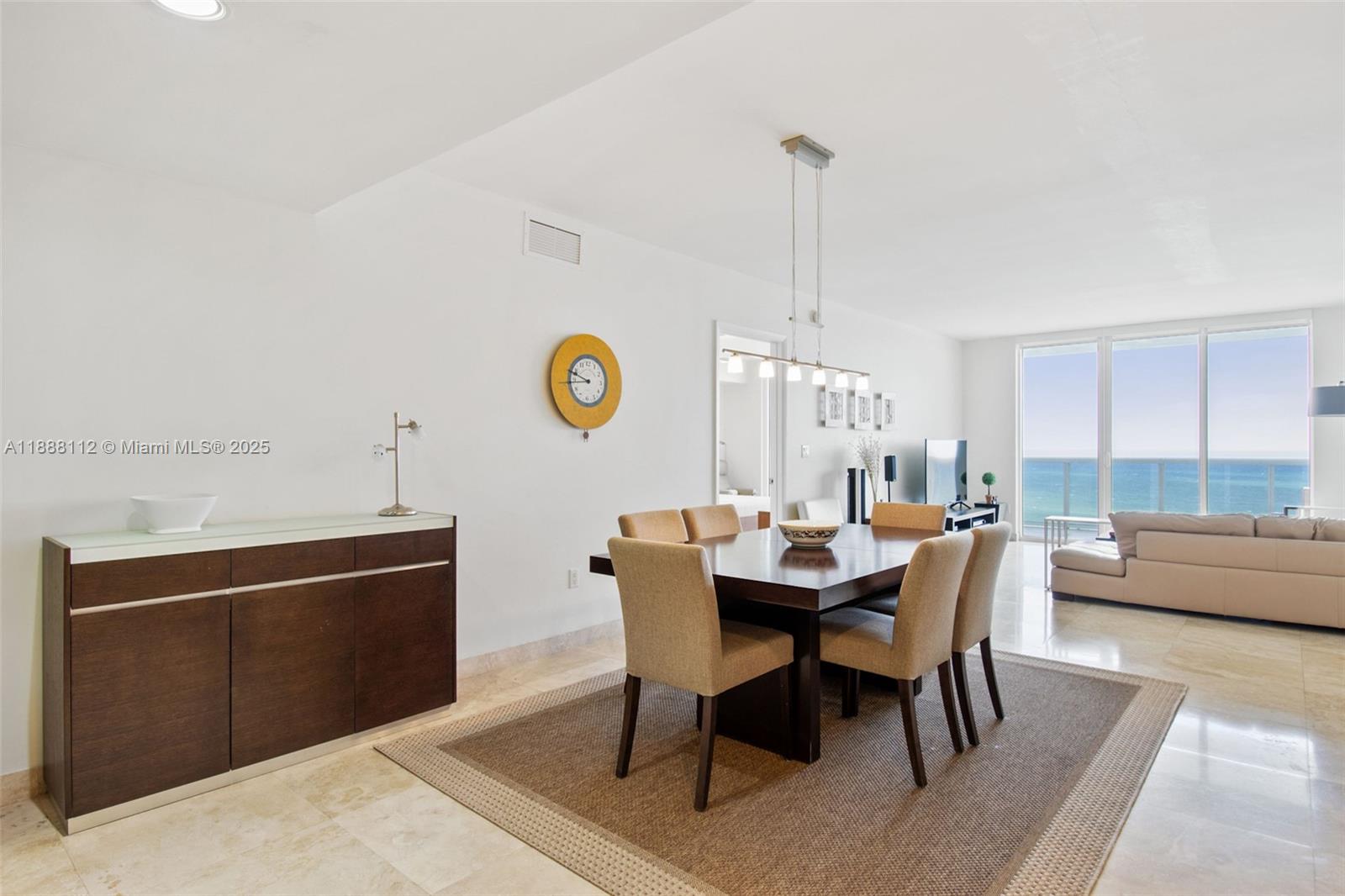 Ver detalles 2402 3 / 3 1841 sq. ft. $ 2025-10-01 0 foto