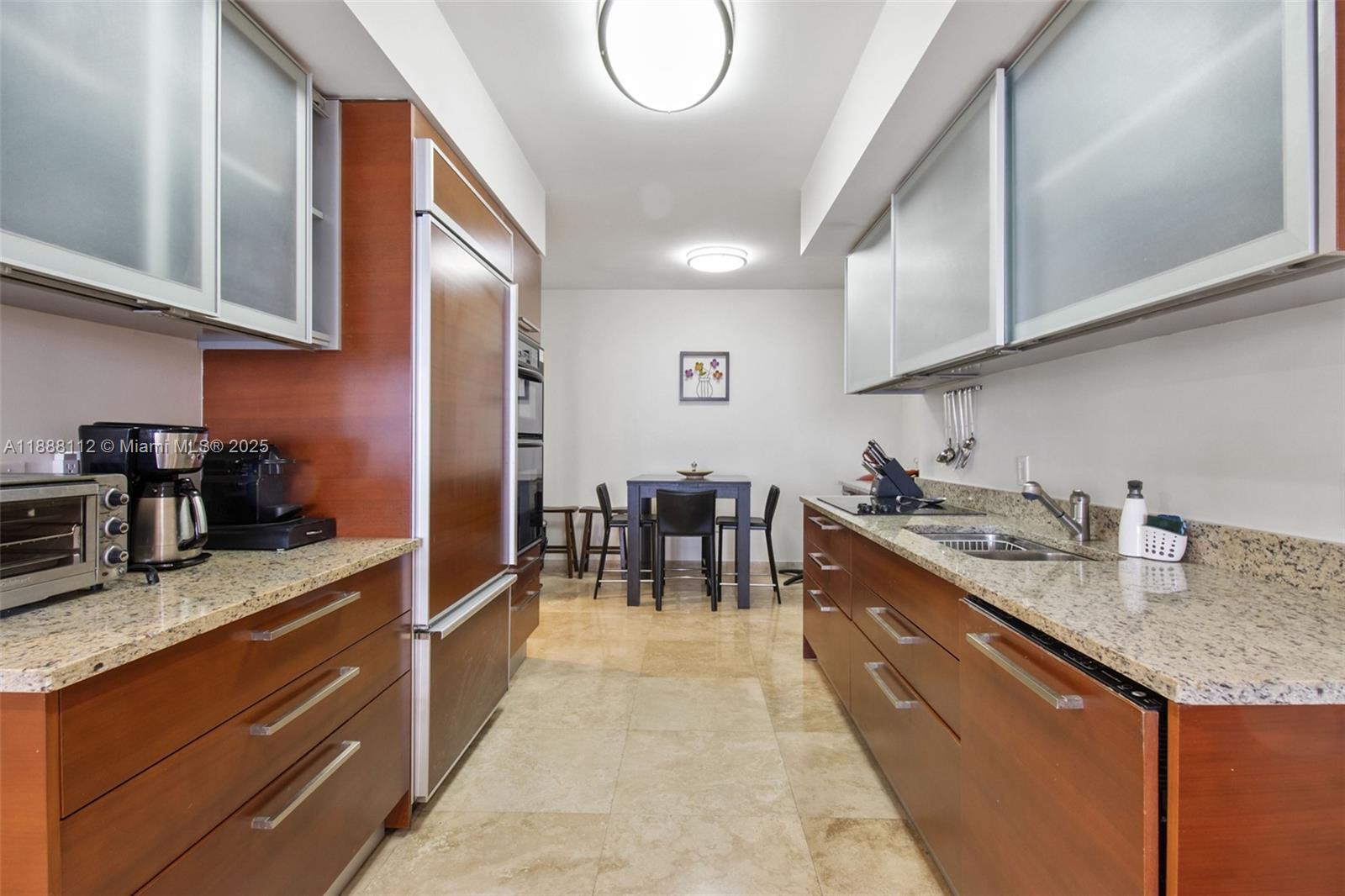Ver detalles 2402 3 / 3 1841 sq. ft. $ 2025-10-01 0 foto