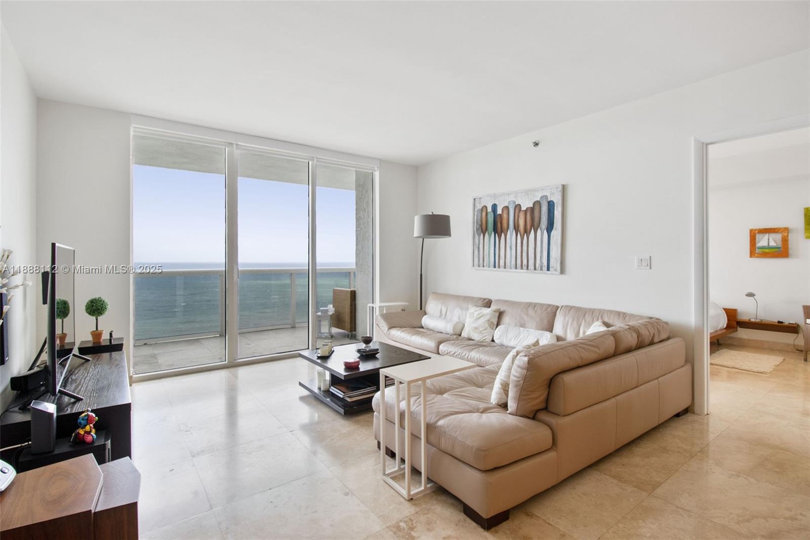 Ver detalles 2402 3 / 3 1841 sq. ft. $ 2025-10-01 0 foto
