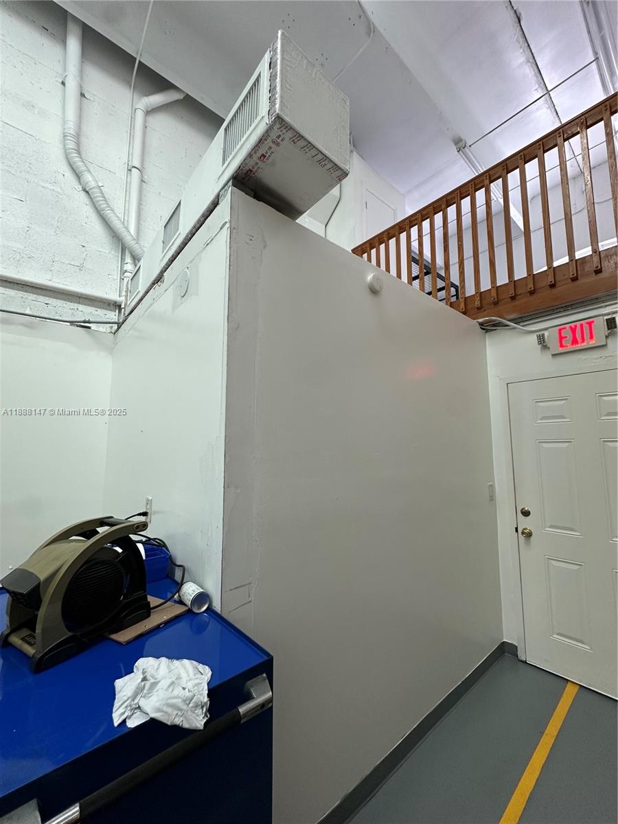 See details 101B / sq. ft. $ 2025-10-01 0 Photo