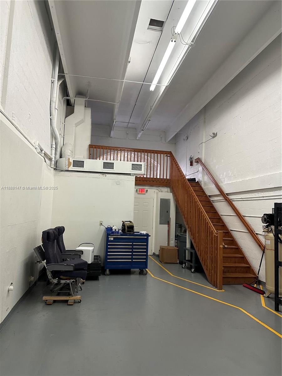 See details 101B / sq. ft. $ 2025-10-01 0 Photo