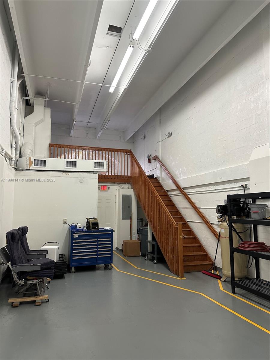 See details 101B / sq. ft. $ 2025-10-01 0 Photo