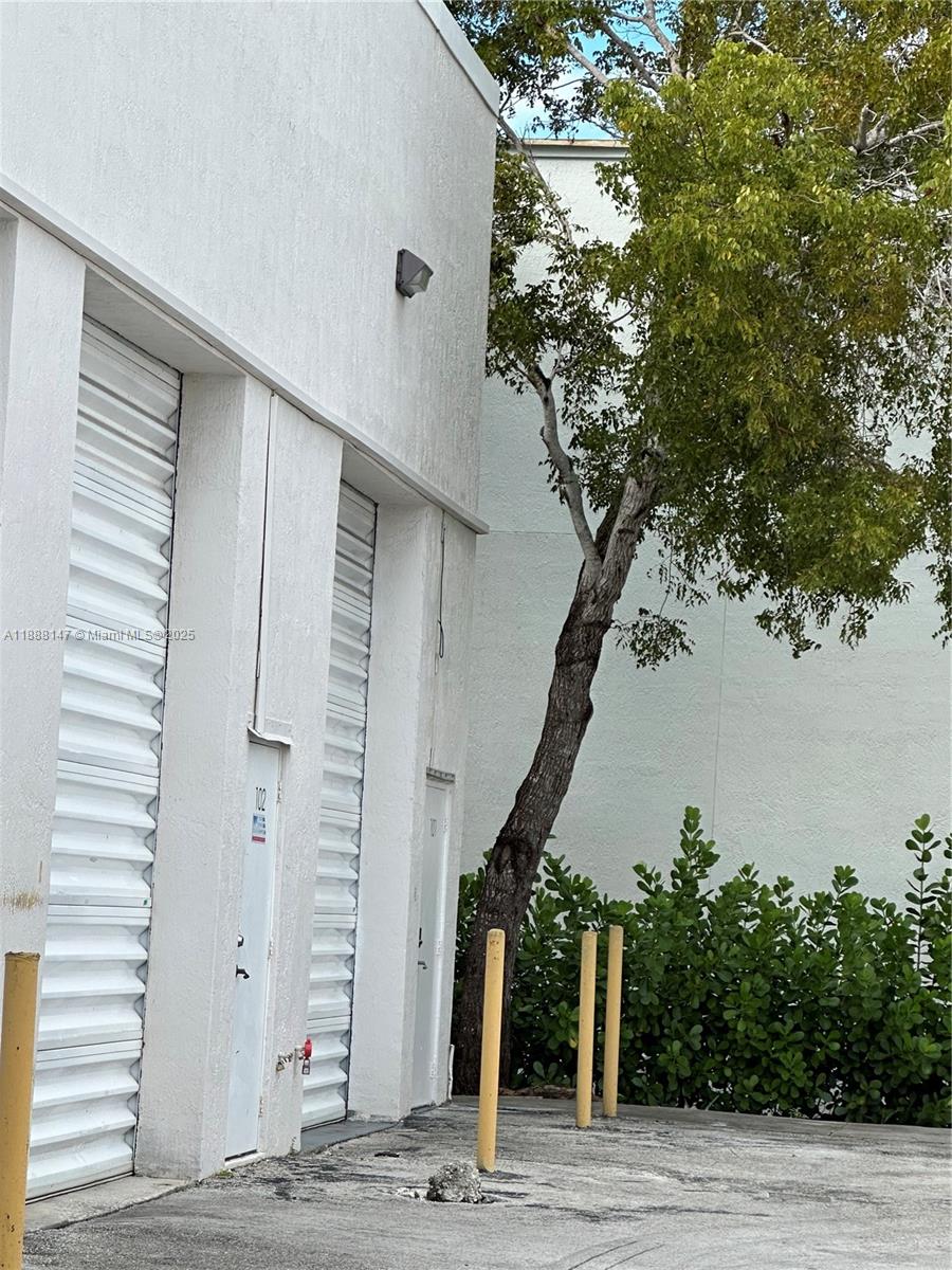 See details 101B / sq. ft. $ 2025-10-01 0 Photo