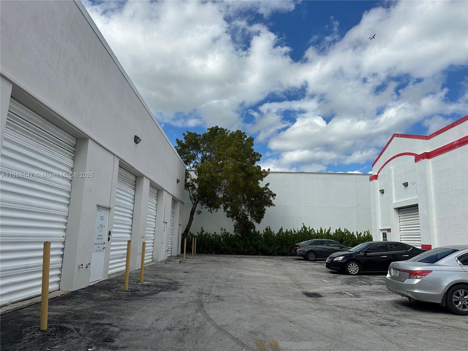 See details 101B / sq. ft. $ 2025-10-01 0 Photo