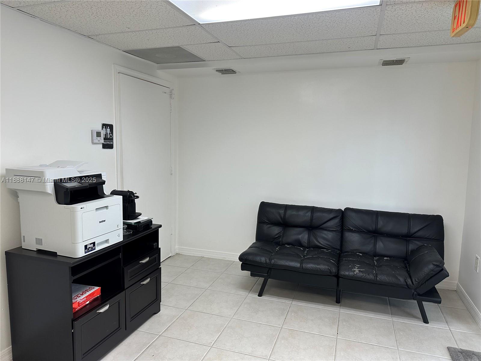See details 101B / sq. ft. $ 2025-10-01 0 Photo