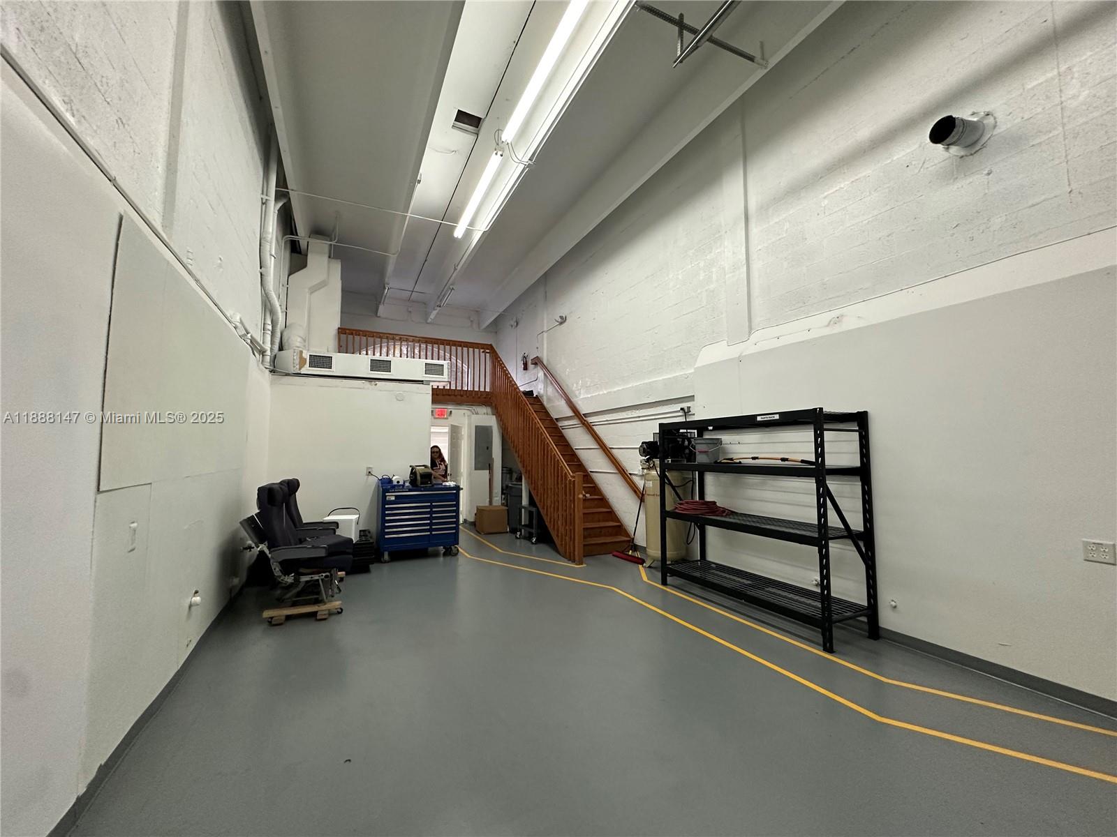 See details 101B / sq. ft. $ 2025-10-01 0 Photo