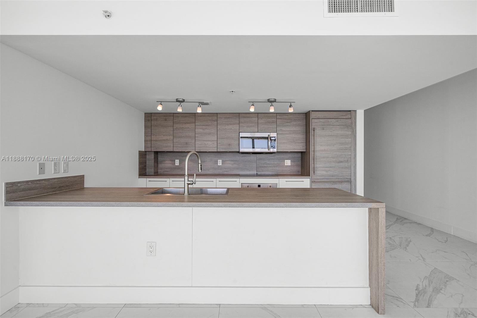 Photo of 400 Sunny Isles Blvd  #1005, Sunny Isles Beach, Florida, 33160 - 