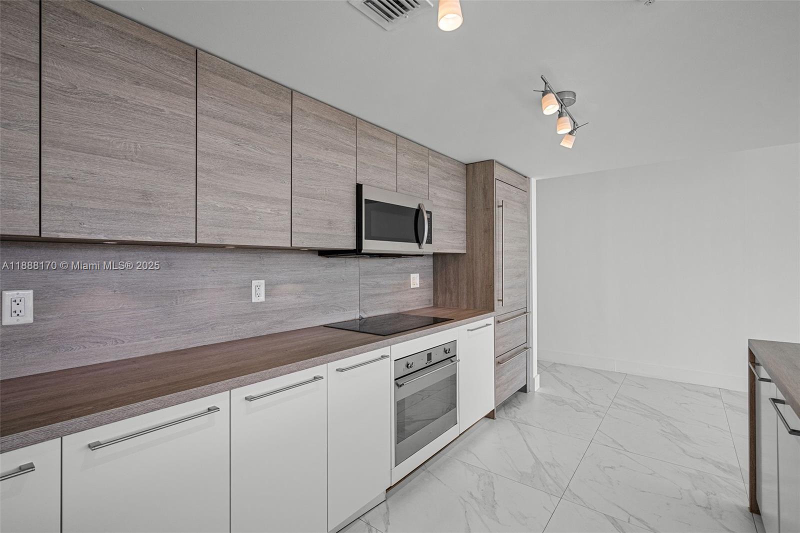 Photo of 400 Sunny Isles Blvd  #1005, Sunny Isles Beach, Florida, 33160 - 