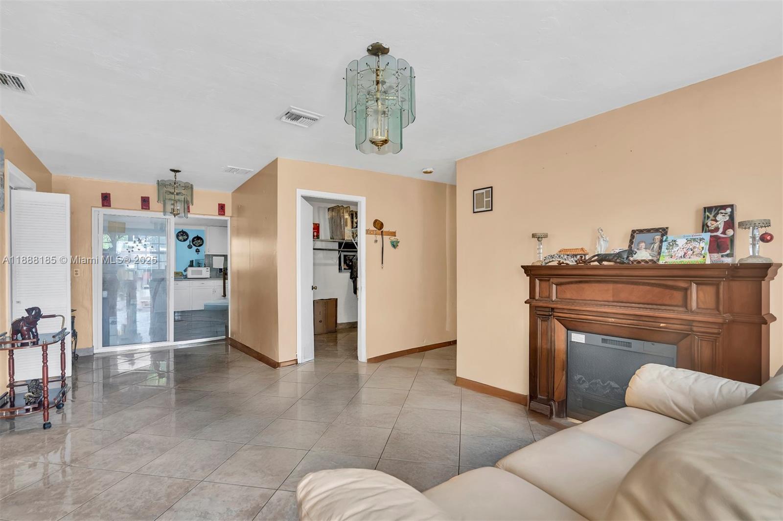 2041 3 / 3 1912 sq. ft. $ 2025-10-01 0 Photo
