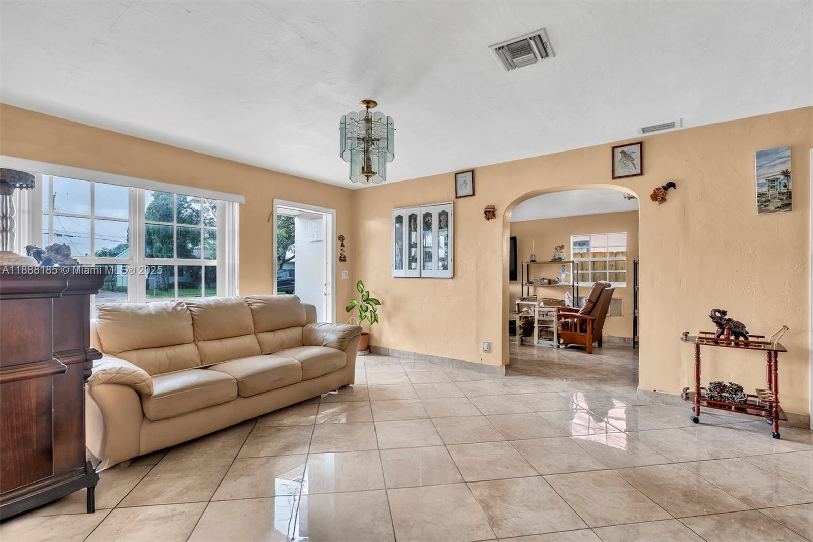 2041 3 / 3 1912 sq. ft. $ 2025-10-01 0 Photo