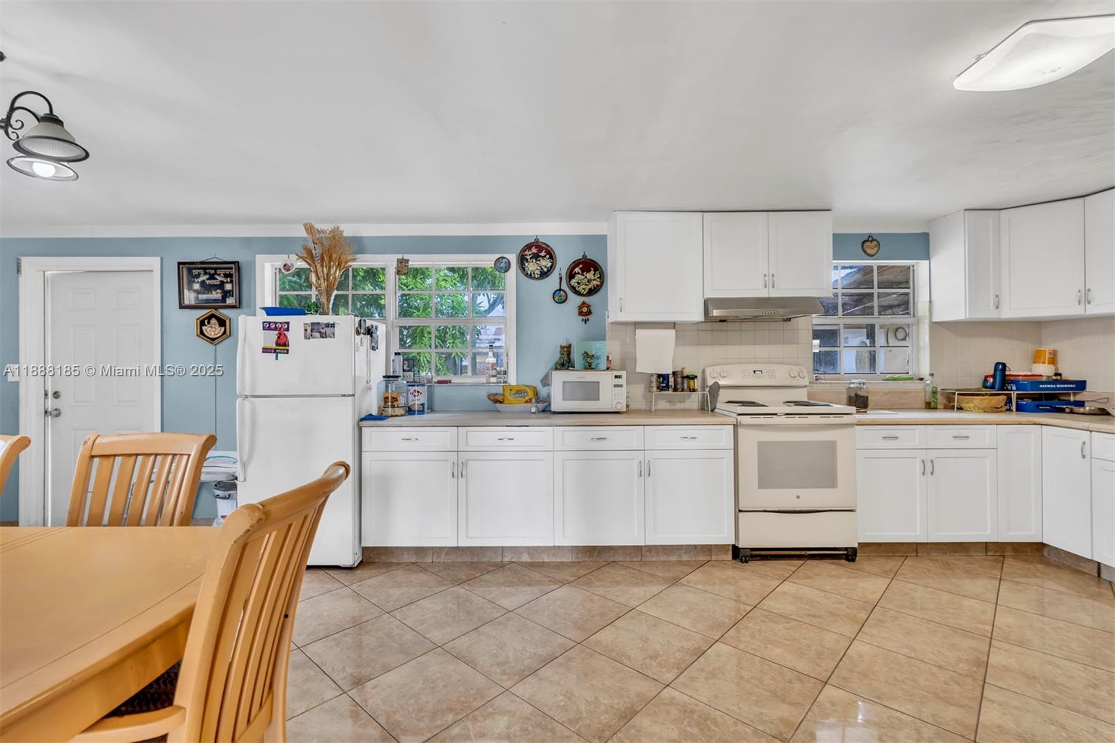 2041 3 / 3 1912 sq. ft. $ 2025-10-01 0 Photo
