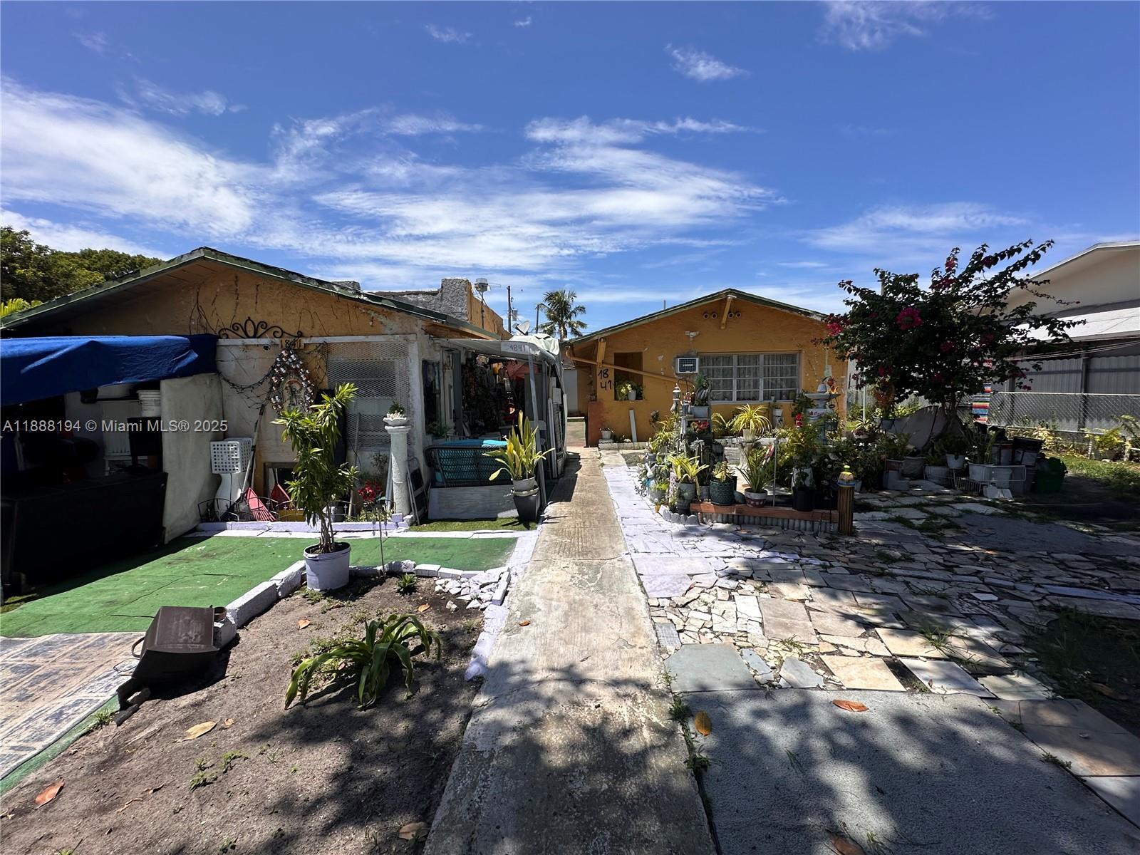   /  2253 sq. ft. $ 2025-10-01 0 foto