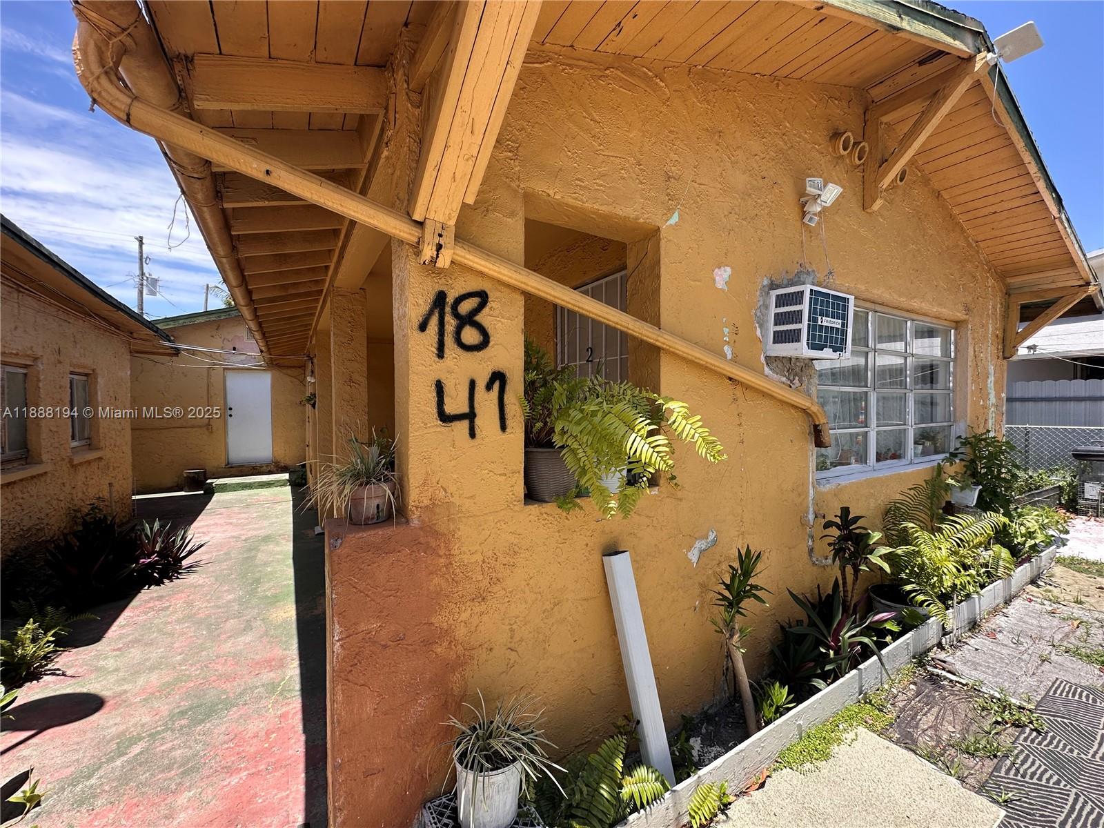   /  2253 sq. ft. $ 2025-10-01 0 foto