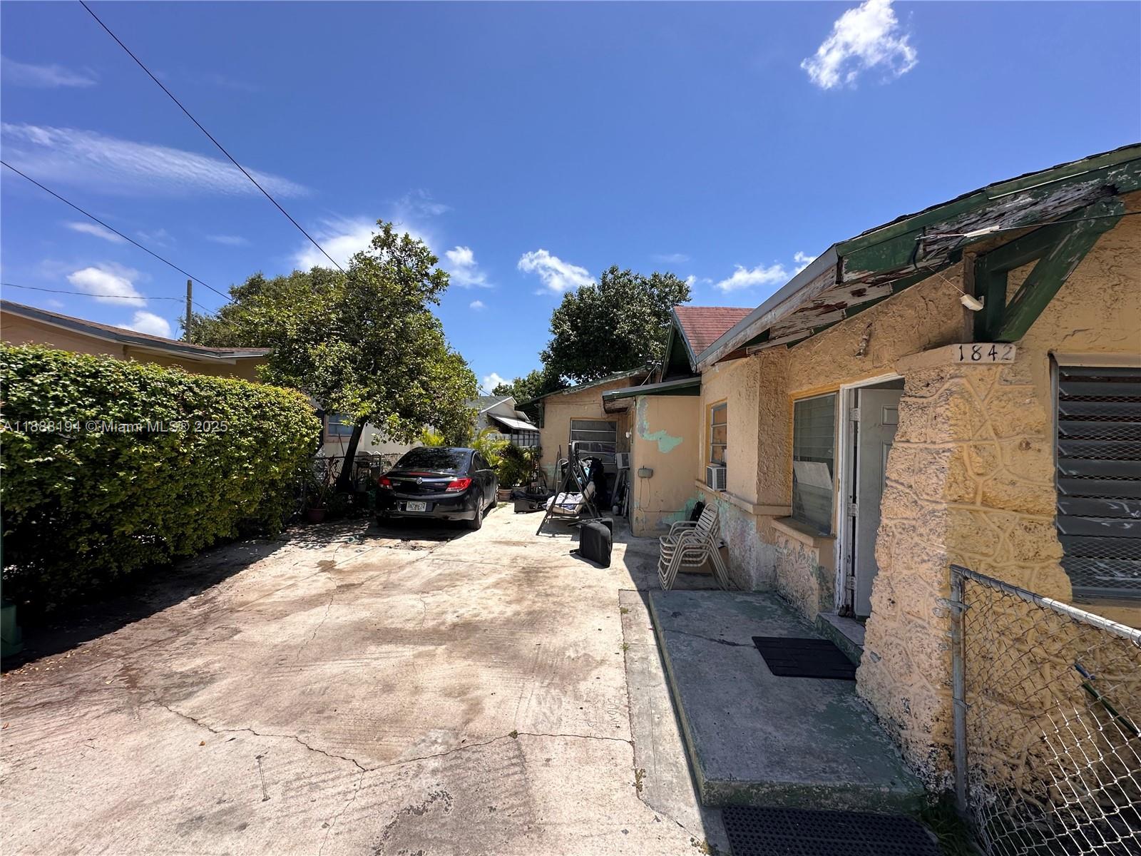   /  2253 sq. ft. $ 2025-10-01 0 foto