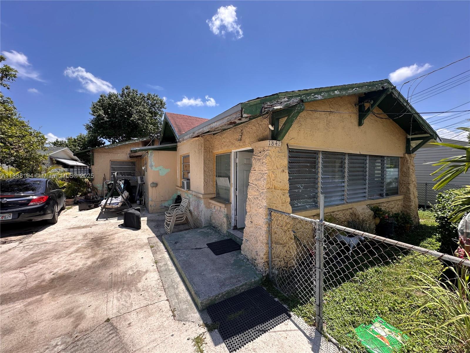   /  2253 sq. ft. $ 2025-10-01 0 foto