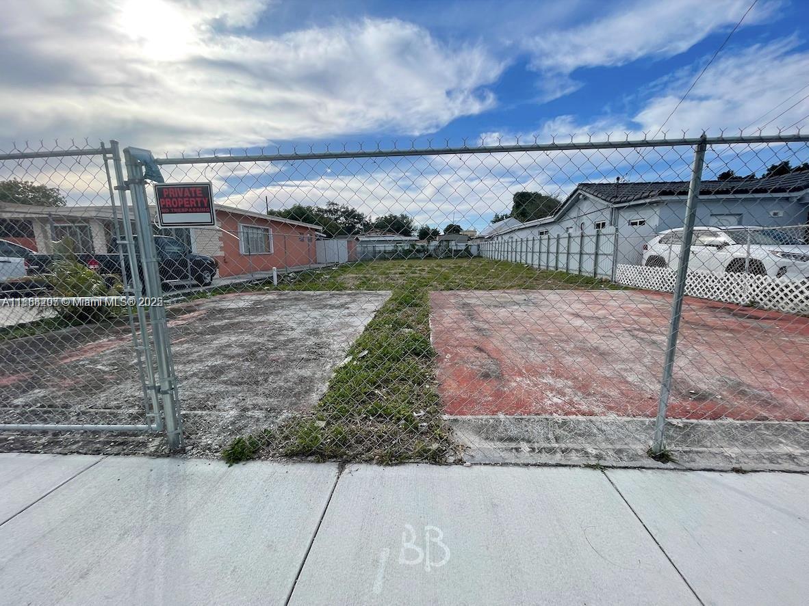   /   sq. ft. $ 2025-10-01 0 Photo