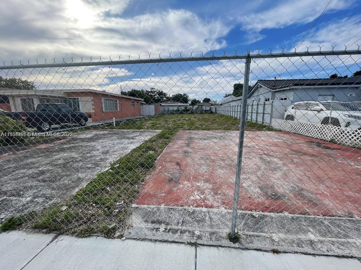   /   sq. ft. $ 2025-10-01 0 Photo