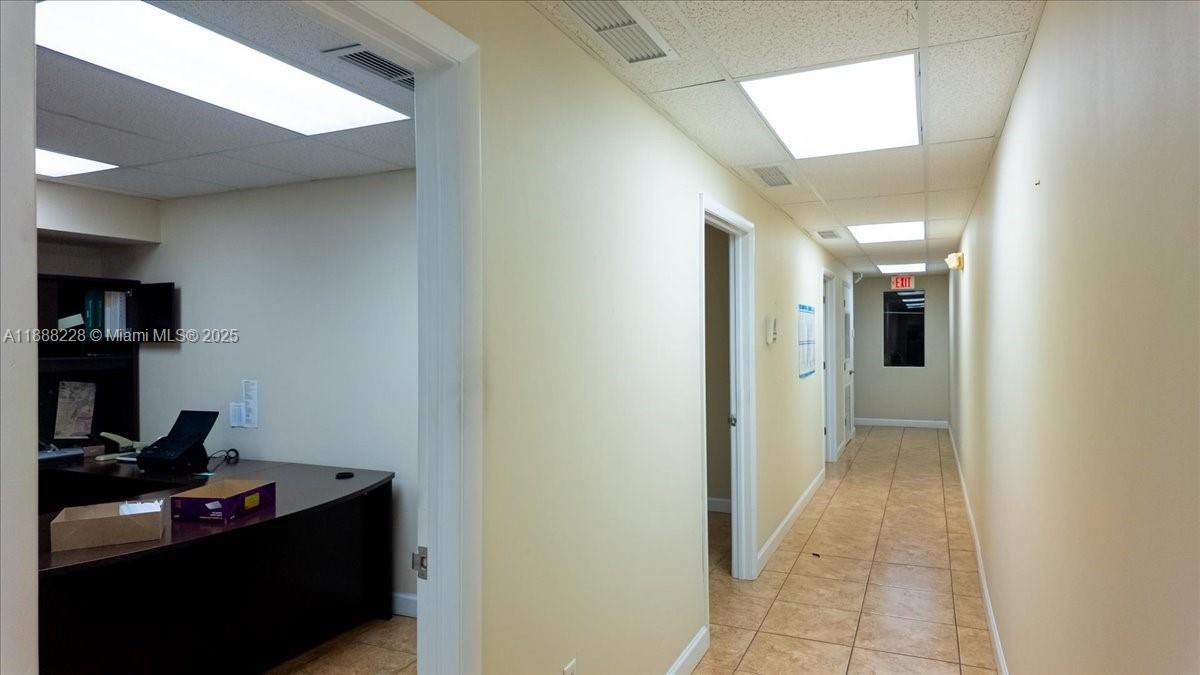   /   sq. ft. $ 2025-10-01 0 foto