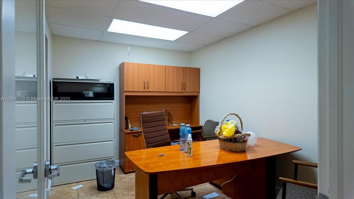   /   sq. ft. $ 2025-10-01 0 foto
