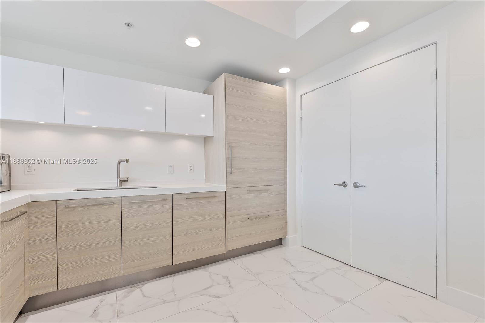 Photo of 17301 Biscayne Blvd  #411, North Miami Beach, Florida, 33160 - 