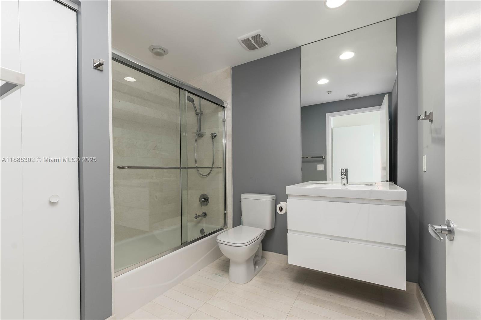 Photo of 17301 Biscayne Blvd  #411, North Miami Beach, Florida, 33160 - 