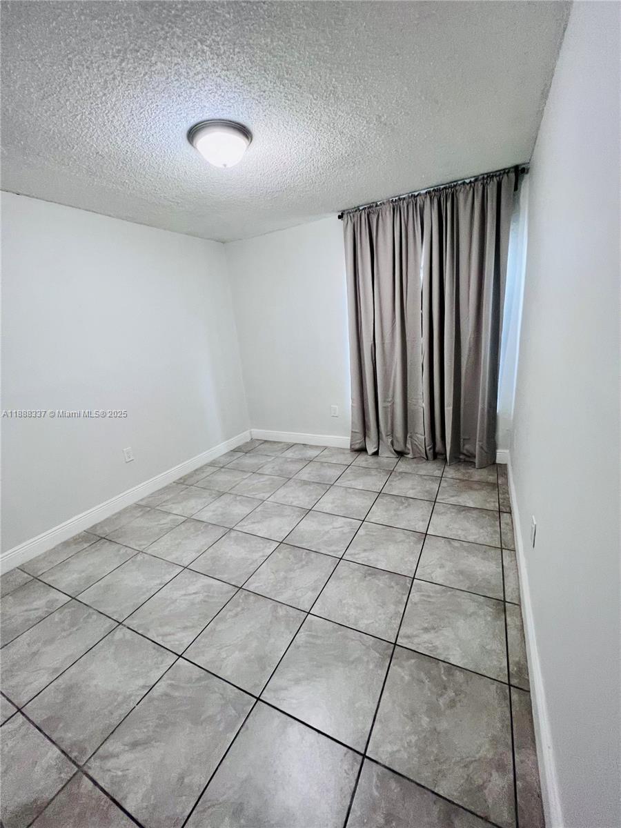   /  1985 sq. ft. $ 2025-10-01 0 Photo