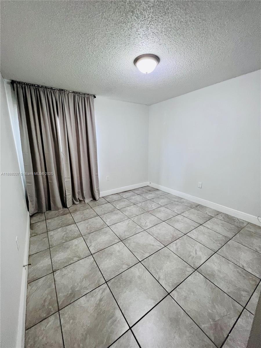   /  1985 sq. ft. $ 2025-10-01 0 Photo