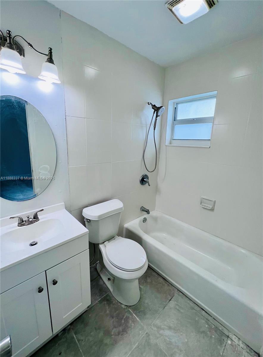   /  1985 sq. ft. $ 2025-10-01 0 Photo
