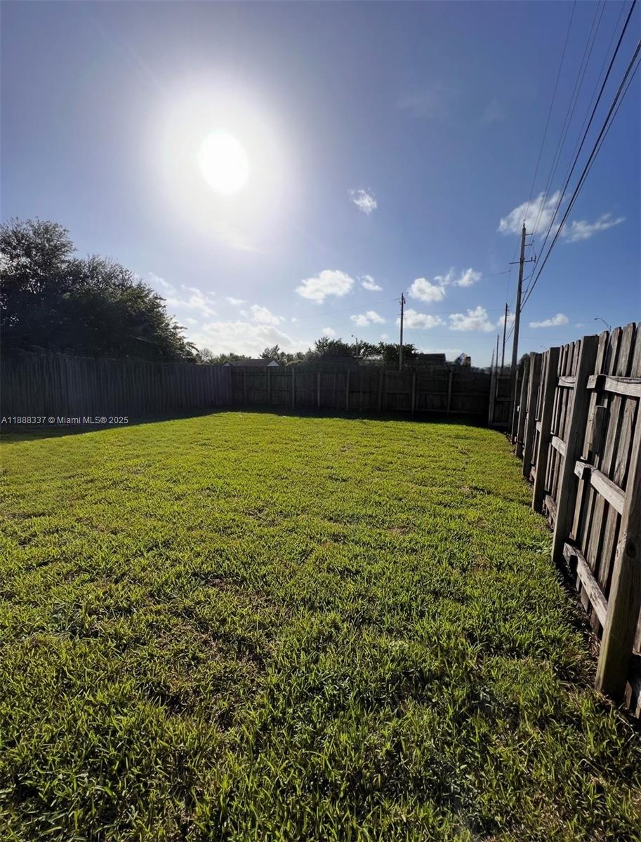   /  1985 sq. ft. $ 2025-10-01 0 Photo
