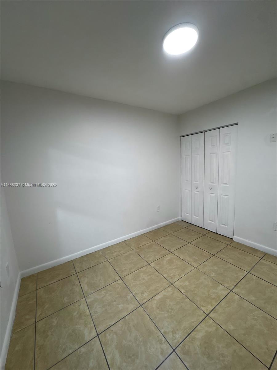   /  1985 sq. ft. $ 2025-10-01 0 Photo