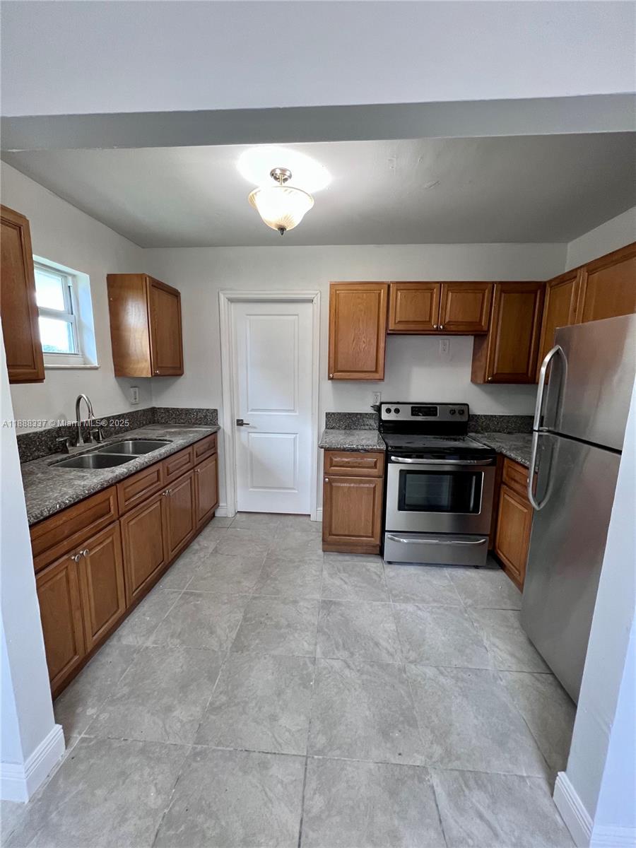   /  1985 sq. ft. $ 2025-10-01 0 Photo